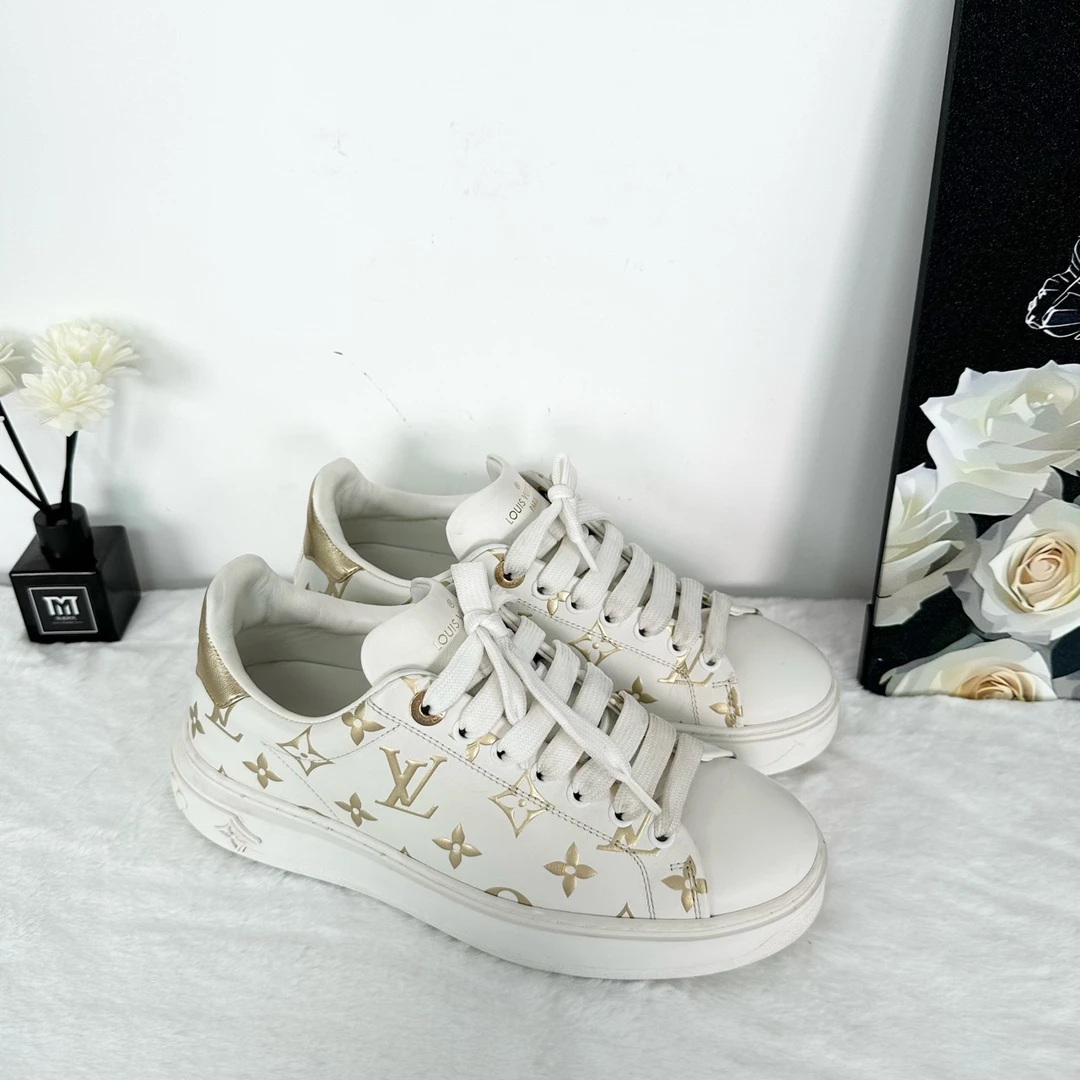 99新 LouisVuitton/路易威登 lv/37码/浮雕小白鞋/95新/TT0184