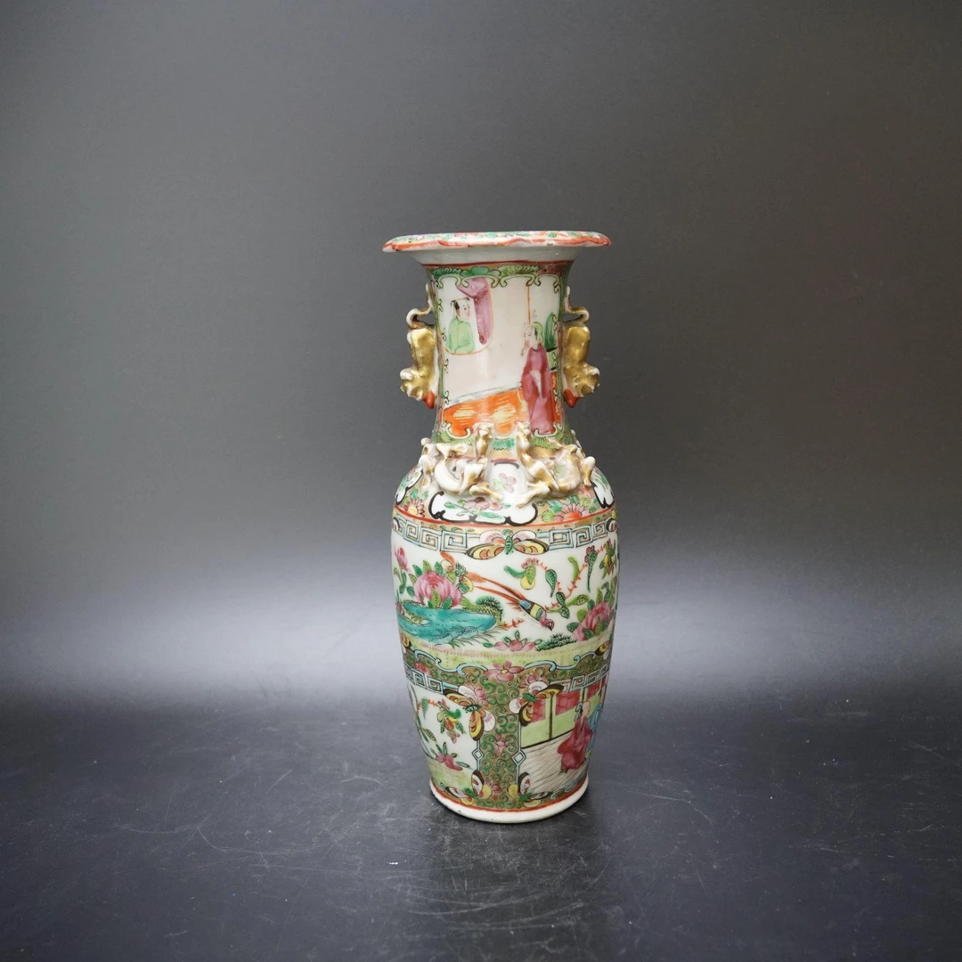 25080515清同治广彩开窗合家欢乐赏瓶 高：约25.4cm A01050