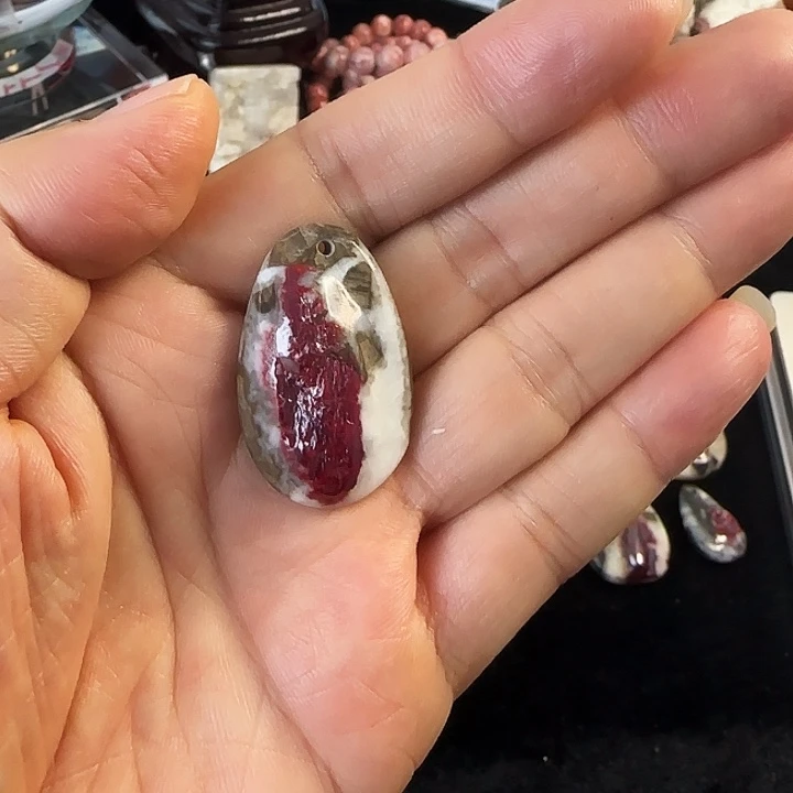 天然辰砂贵州万山天然大晶体朱砂吊坠正品