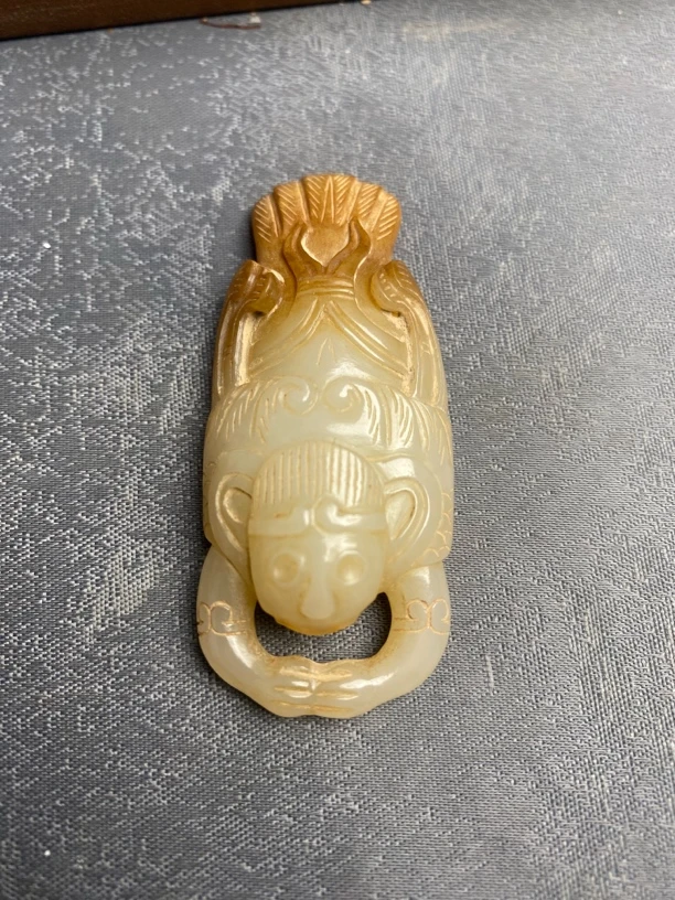 和田玉雕刻迦楼罗挂件