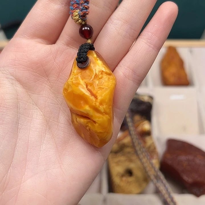 琥珀珠宝奇石未镶嵌