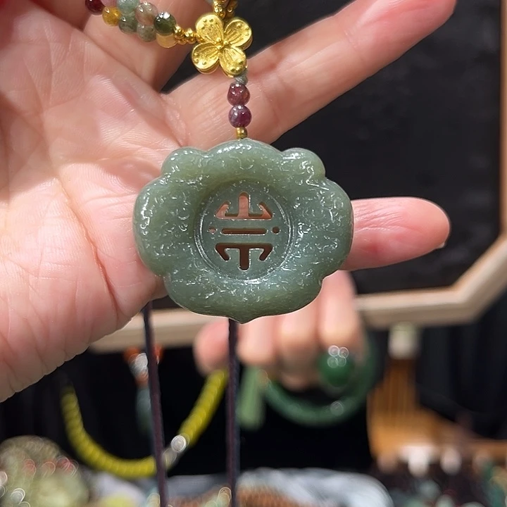 颈饰未镶嵌和田玉