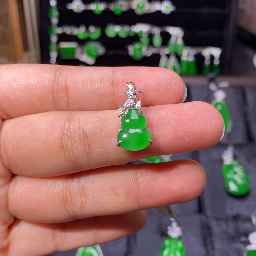 颈饰银S925镶嵌翡翠~****~天然翡翠