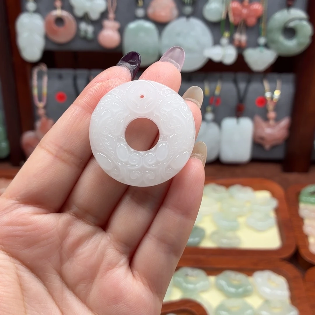 石英质玉未镶嵌颈饰