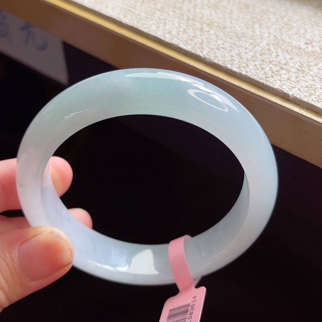 翡翠手镯未镶嵌手镯