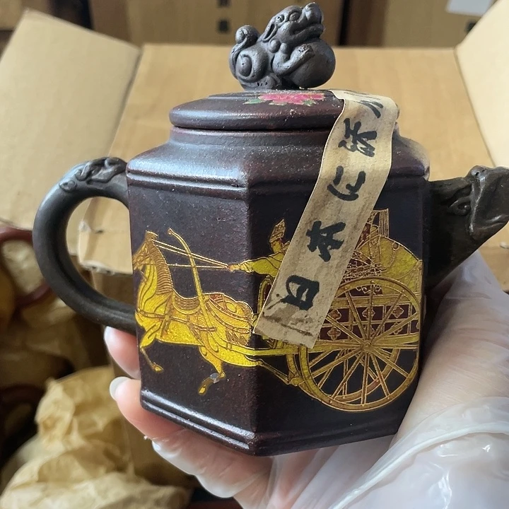 紫砂茶壶原矿泥料纯手工制作的一把紫砂壶。