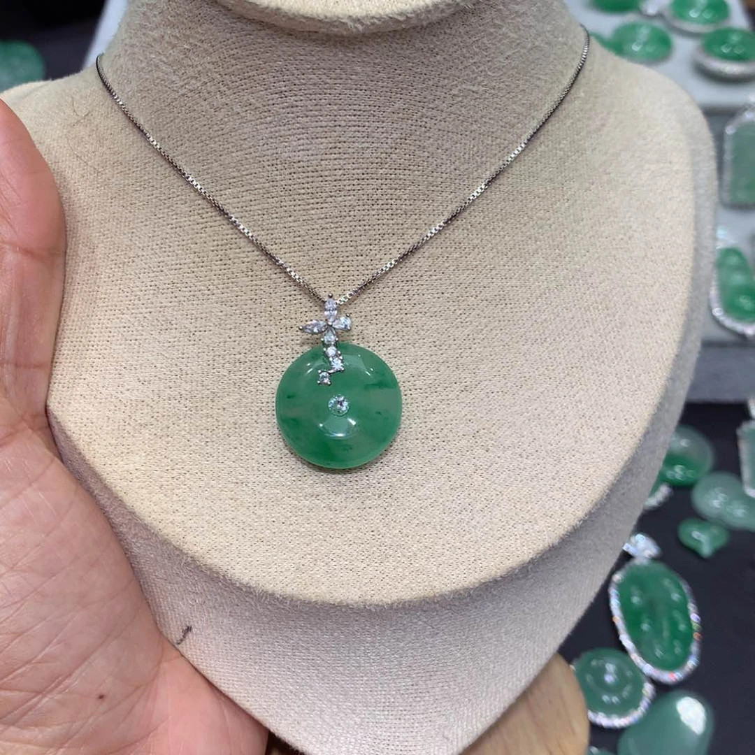 颈饰银S925镶嵌石英质玉（非洲翠）