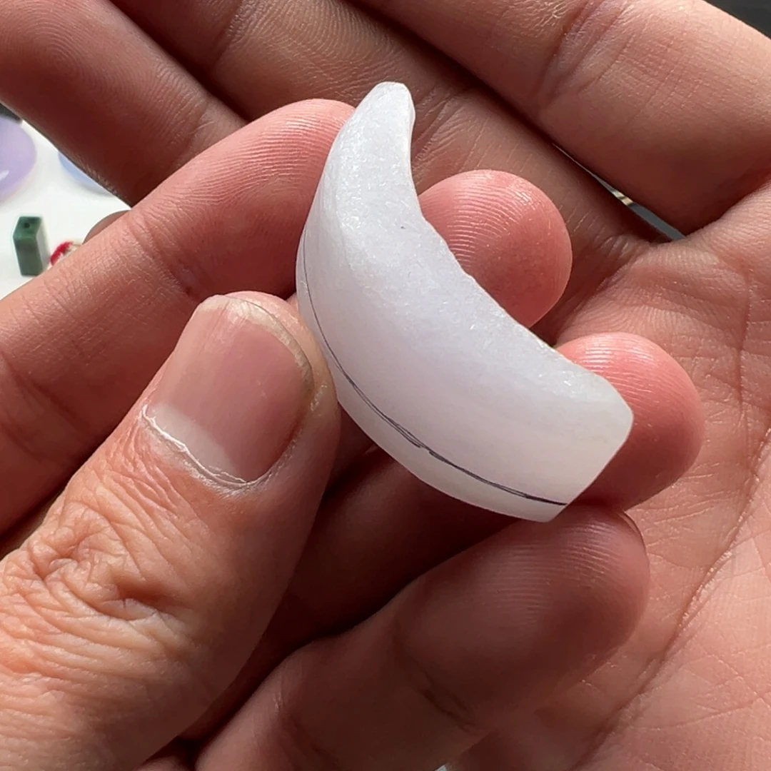 翡翠未镶嵌颈饰材料