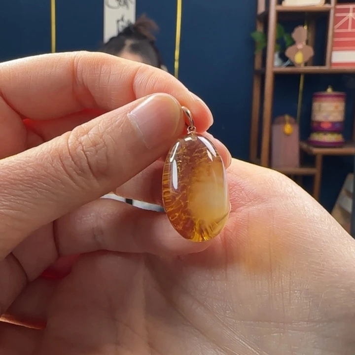 蜜蜡吊坠(赠链)18K金镶嵌