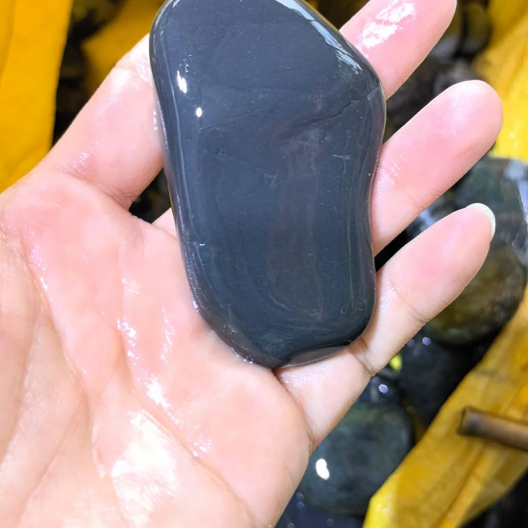 铭***卖有机玻璃藏玉药王石原石手把件一个