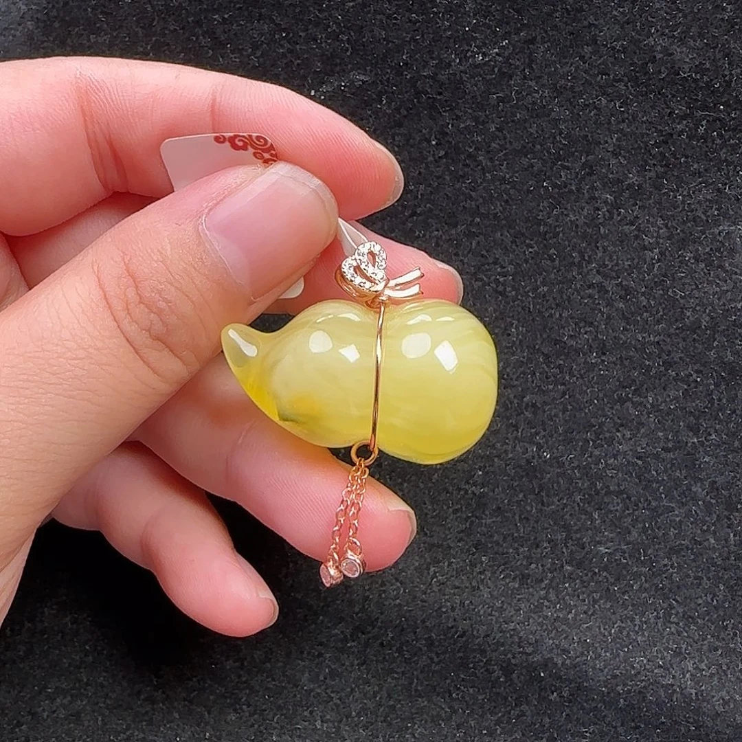 蜜蜡未镶嵌珠宝奇石