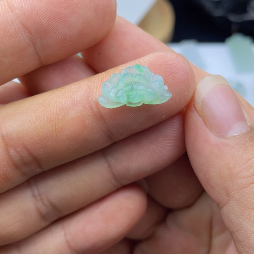 定制翡翠未镶嵌莲花