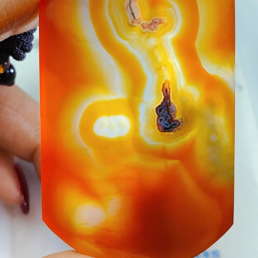 未镶嵌颈饰玛瑙/玉髓涅**生