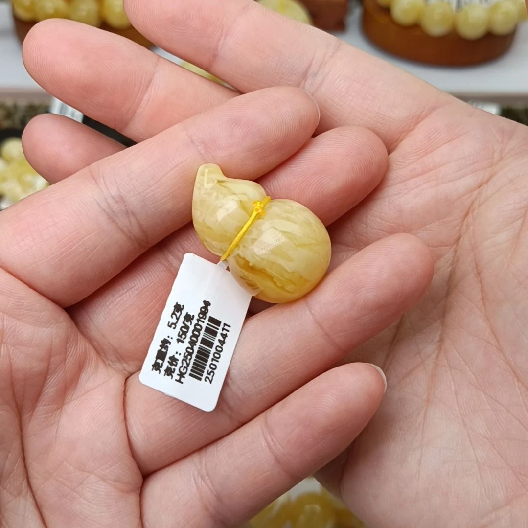 未镶嵌吊坠(不含链)蜜蜡立体葫芦5.2克