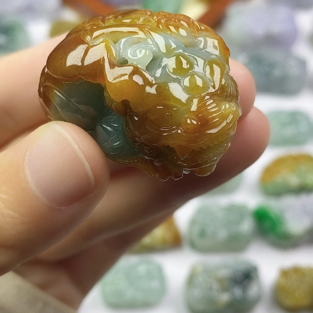 翡翠未镶嵌颈饰貔貅