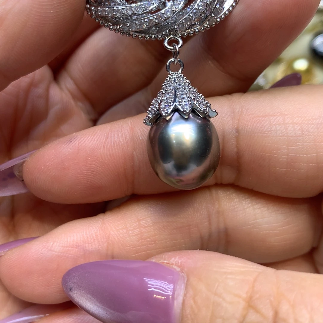 未镶嵌胸饰海水珍珠