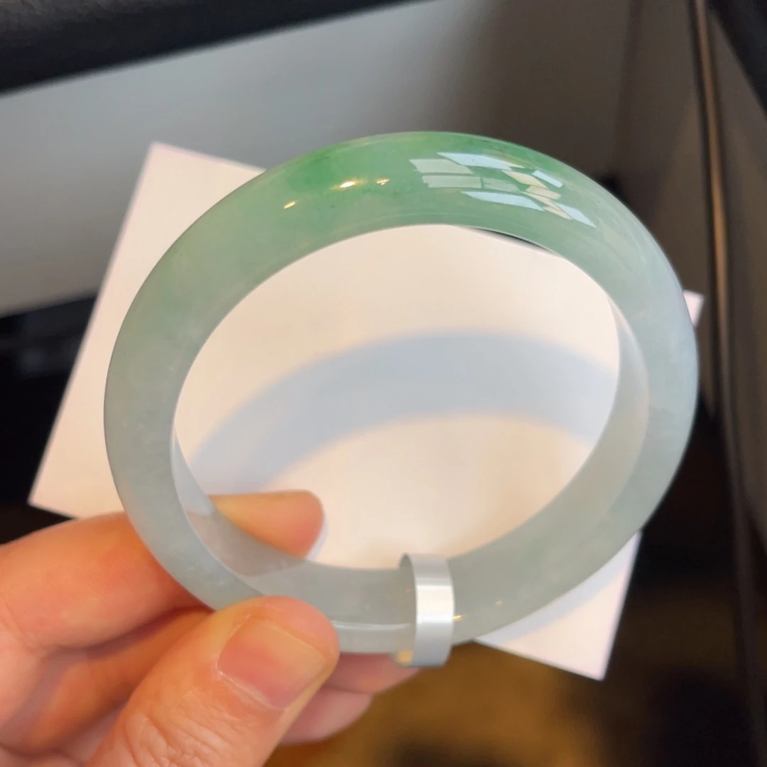 翡翠手镯未镶嵌正圈