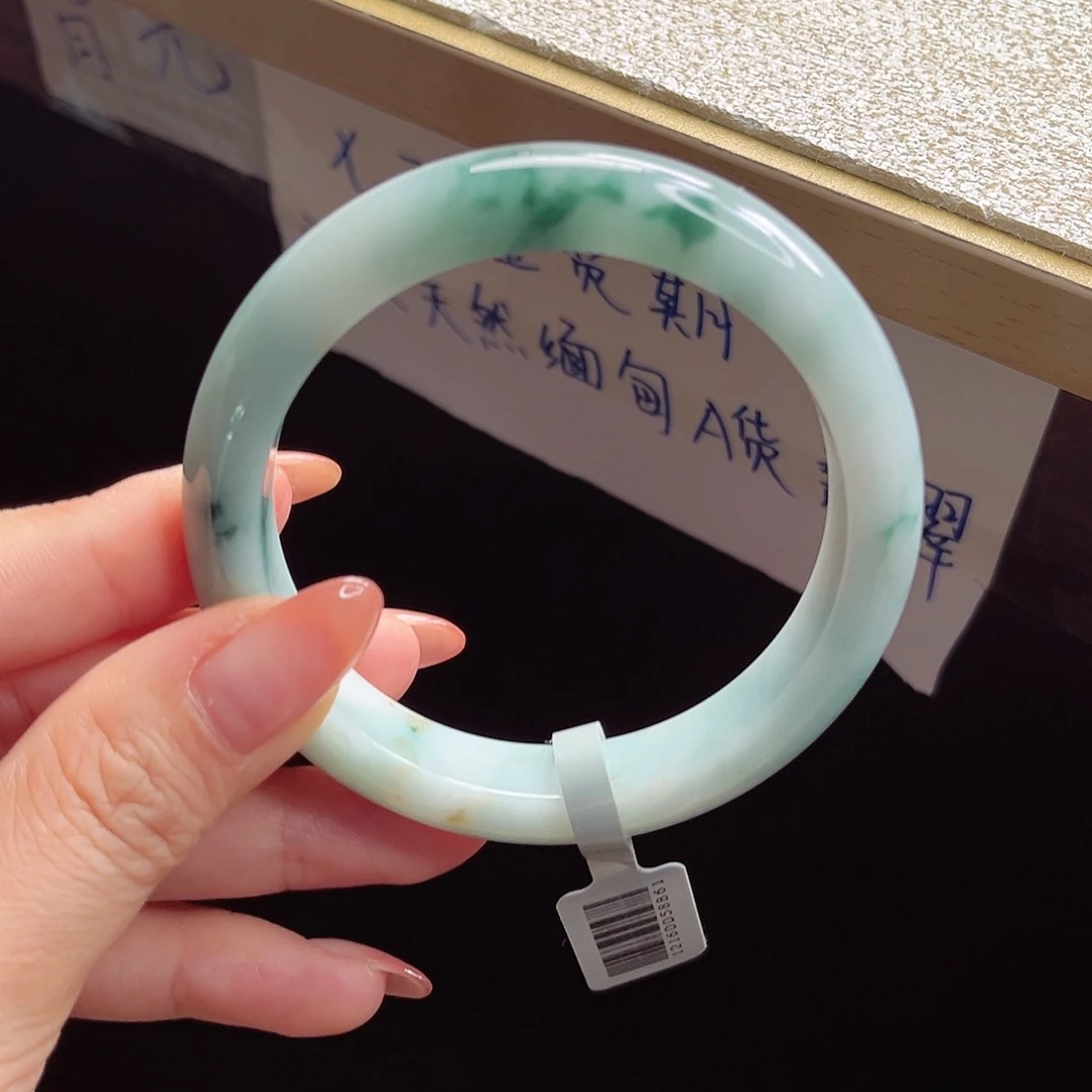 翡翠手镯未镶嵌手镯