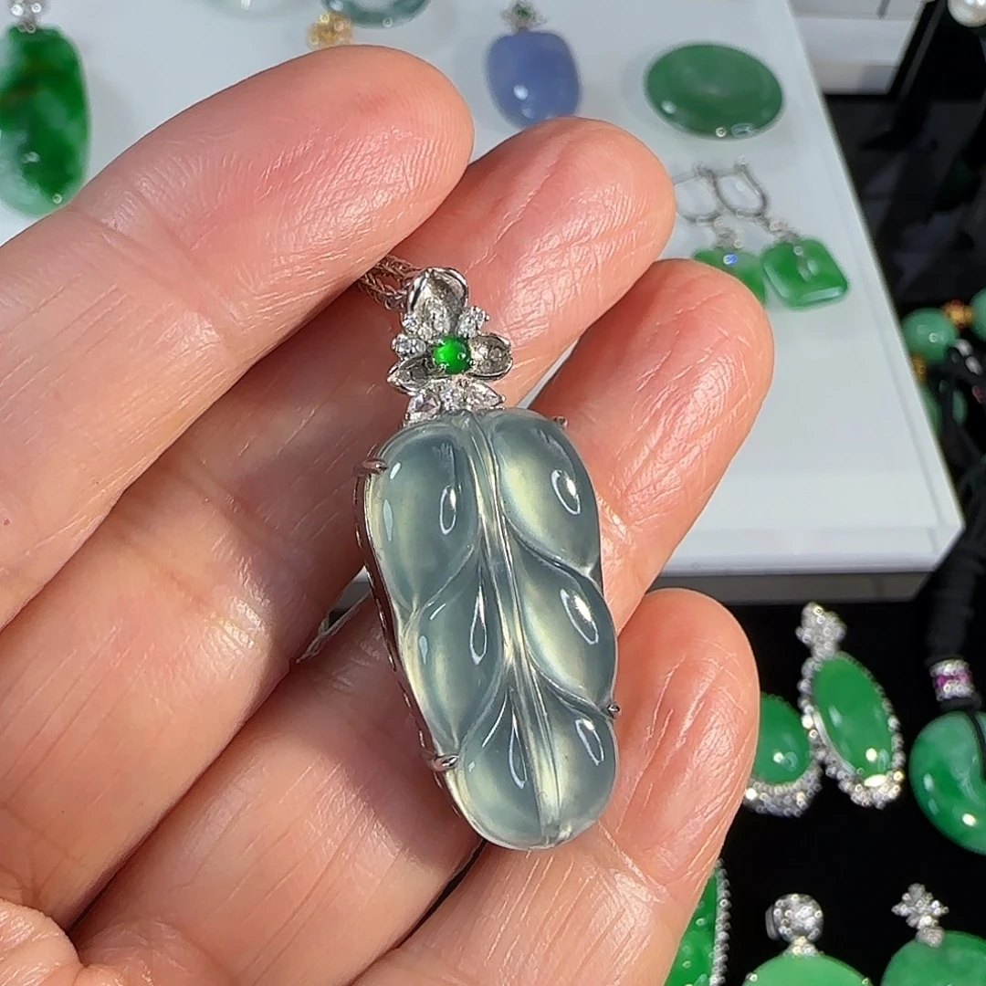 翡翠18K金镶嵌吊坠(赠链)