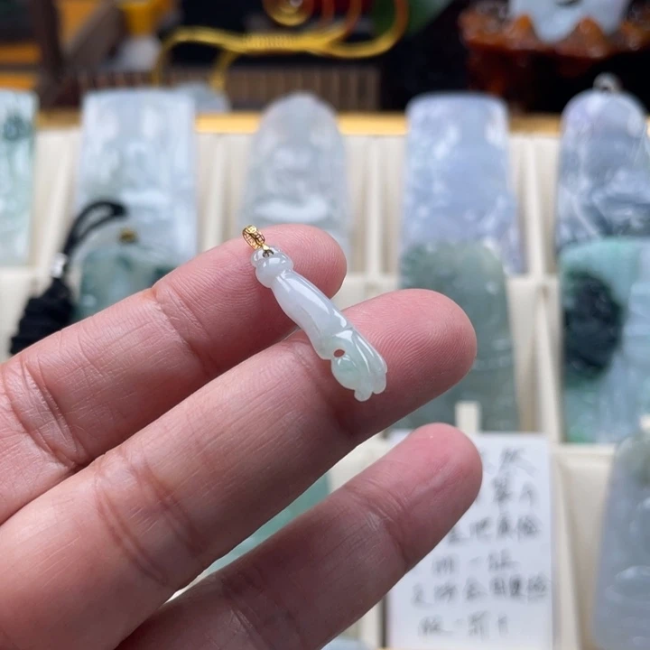 翡翠未镶嵌颈饰玉