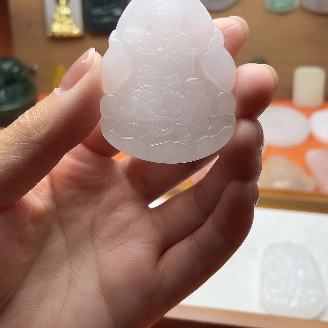 颈饰未镶嵌石英质玉