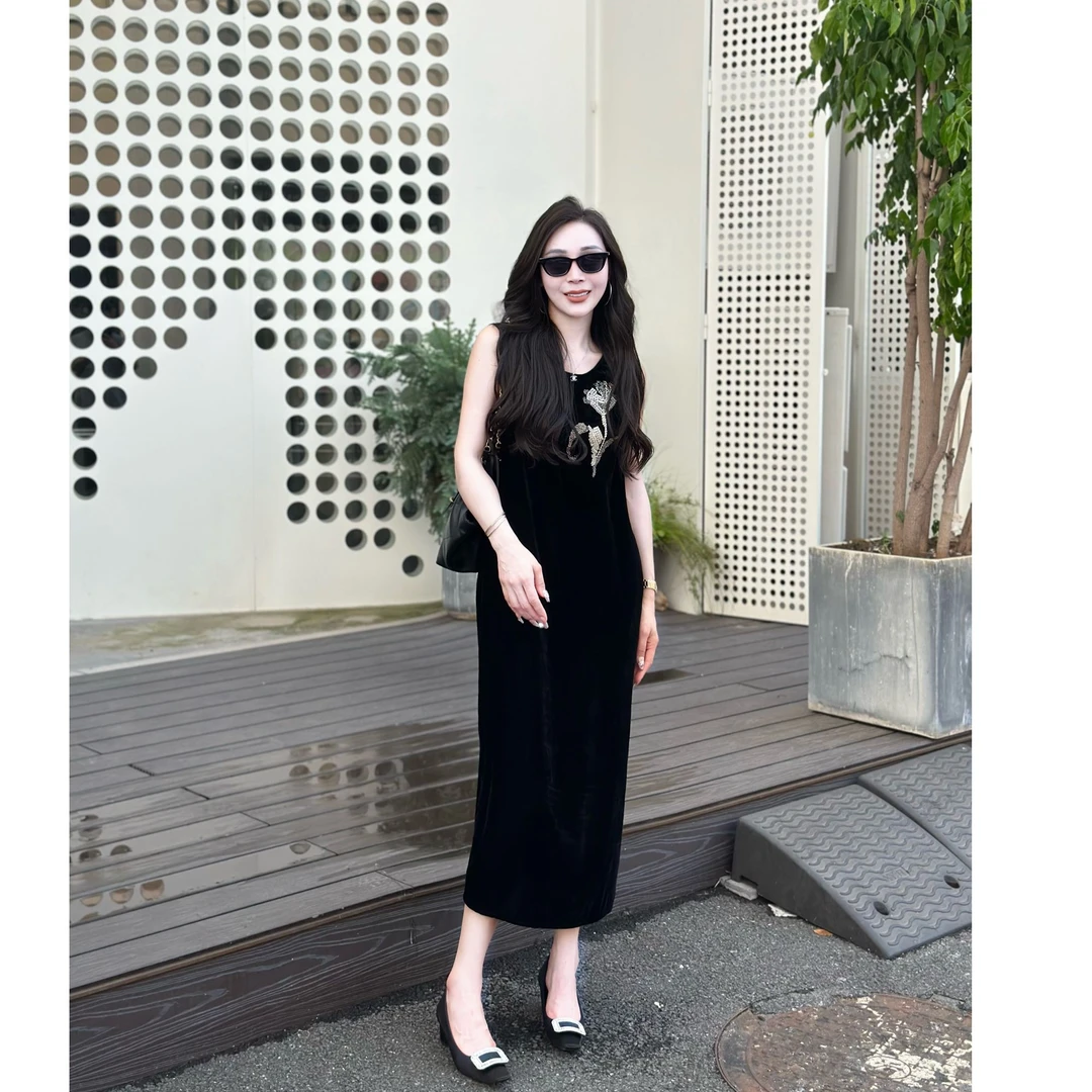 高定大牌时尚百搭收腰显瘦无袖圆领钉珠刺绣丝绒直筒连衣裙YF8025