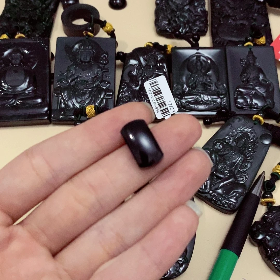 翡翠挂件未镶嵌翡翠