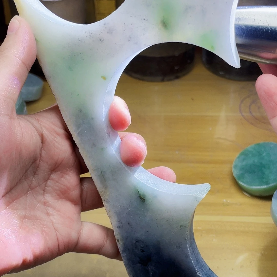 翡翠未镶嵌颈饰毛料92