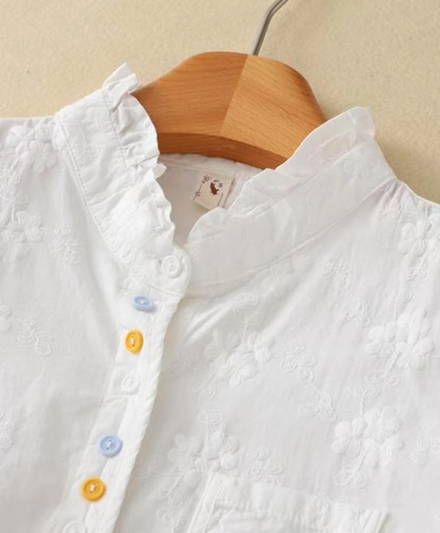 【洗水棉】木耳边立领满身刺绣  弧形包边下摆  彩色装饰扣衬衫女