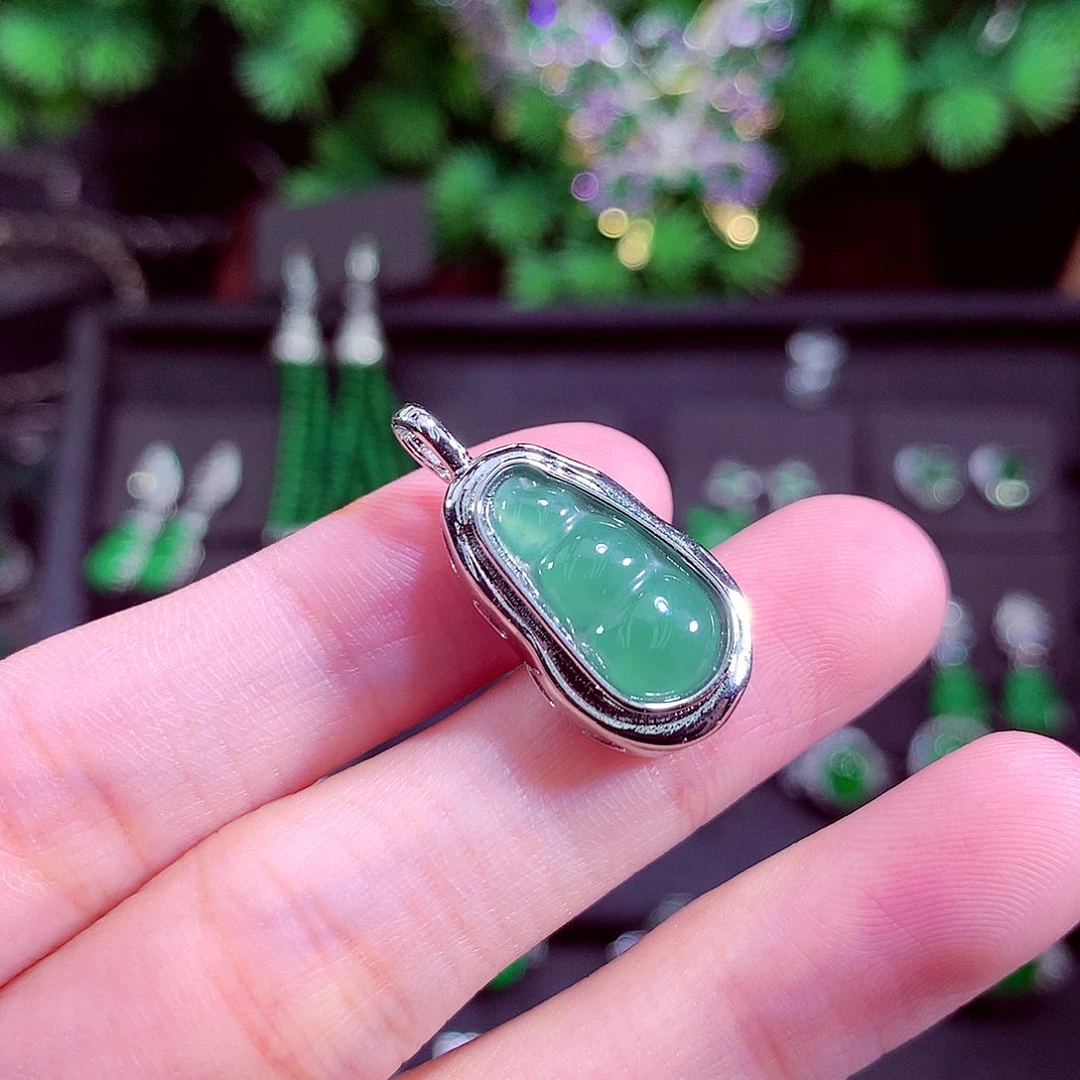 颈饰未镶嵌翡翠天然