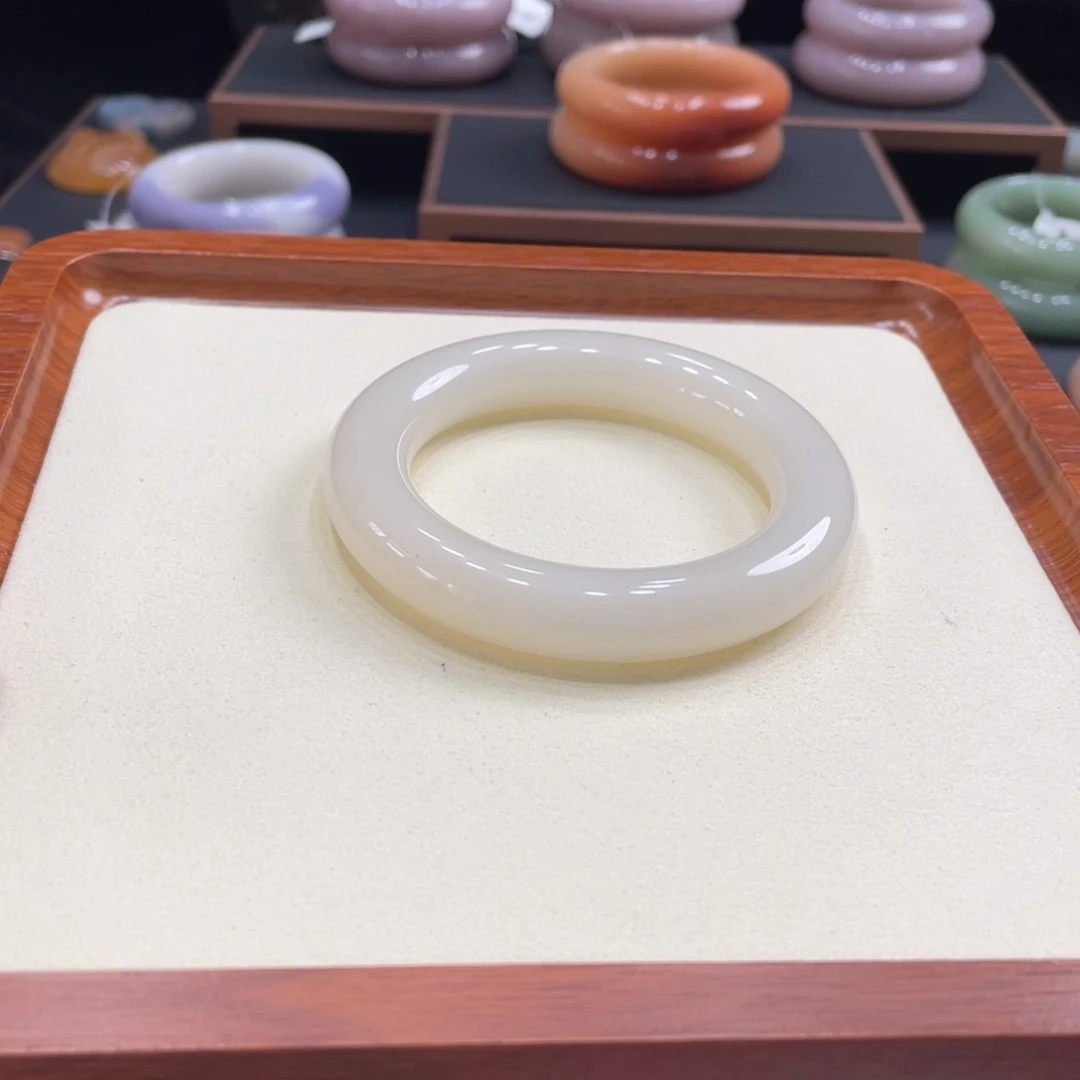 石英岩玉手镯未镶嵌