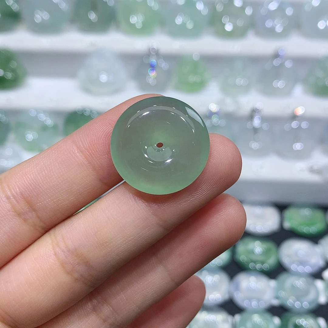 是***！吊坠(不含链)未镶嵌翡翠