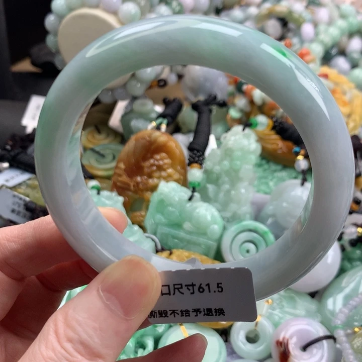 翡翠未镶嵌颈饰?****?吊坠