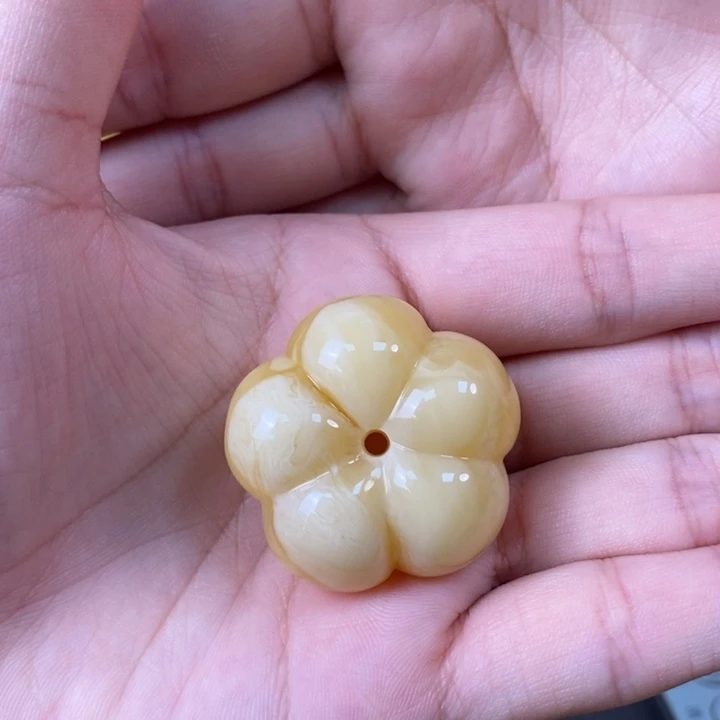 未镶嵌琥珀裸石小花