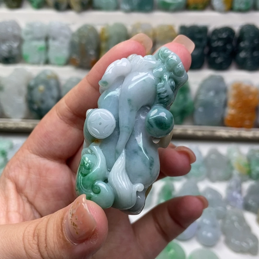翡翠未镶嵌吊坠(赠链)