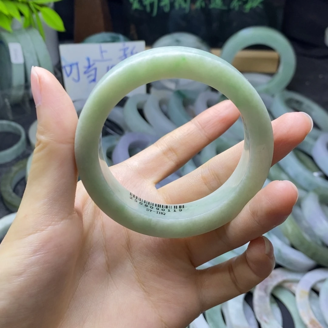 定制翡翠未镶嵌手镯
