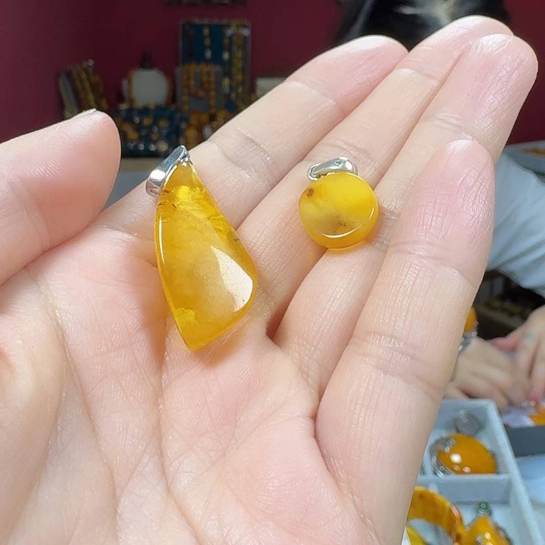 琥珀银S925镶嵌颈饰吊坠一组