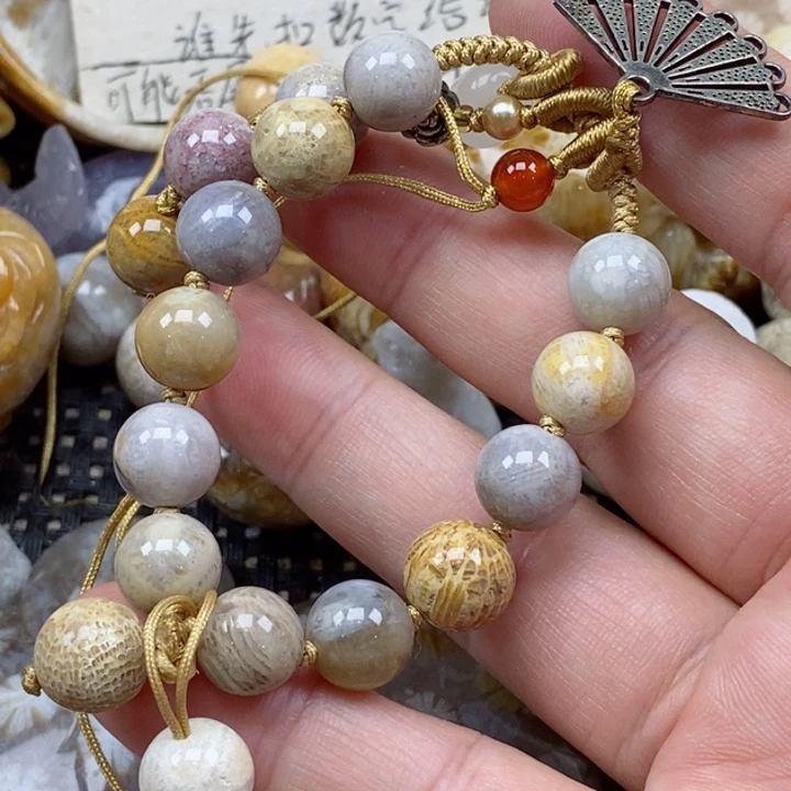 颈饰未镶嵌硅化珊瑚（珊瑚玉）