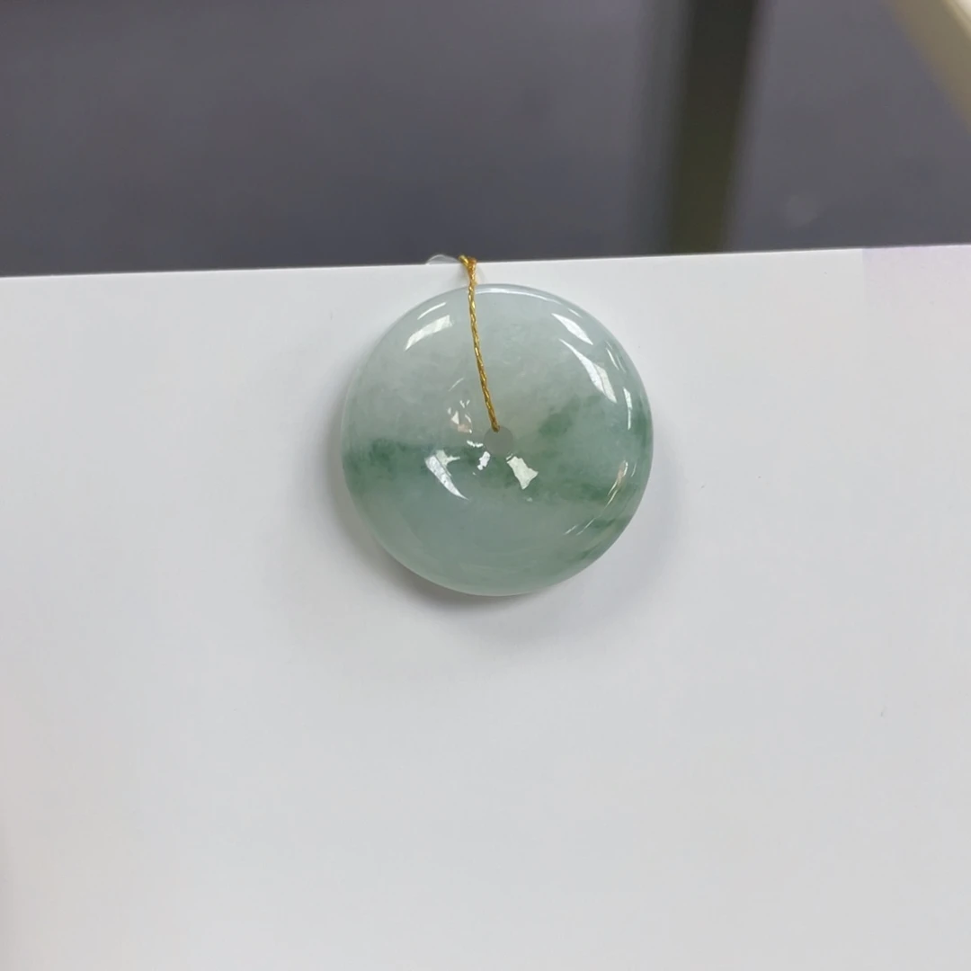 翡翠未镶嵌颈饰平安扣