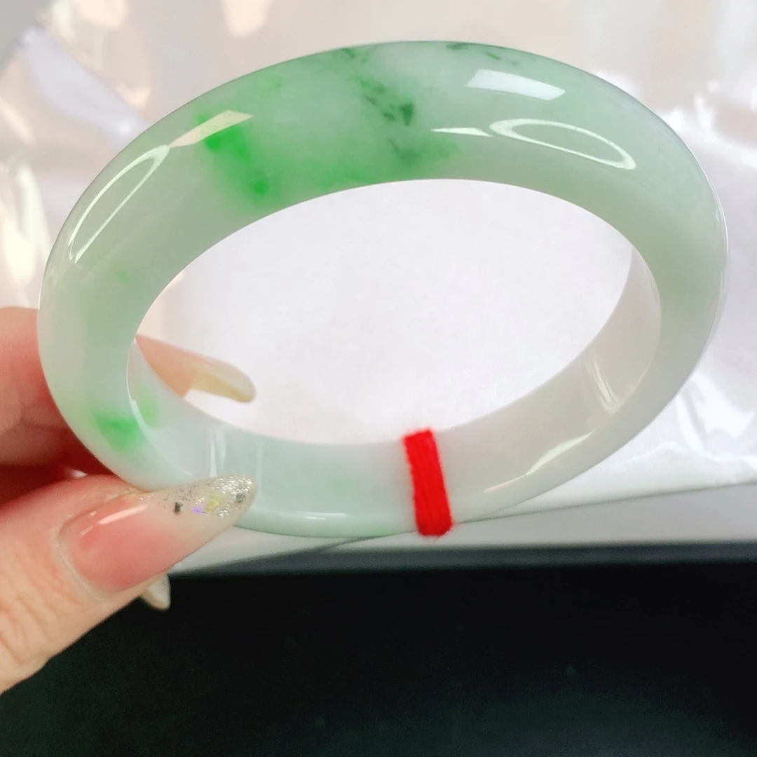 翡翠手镯未镶嵌55.6圈口