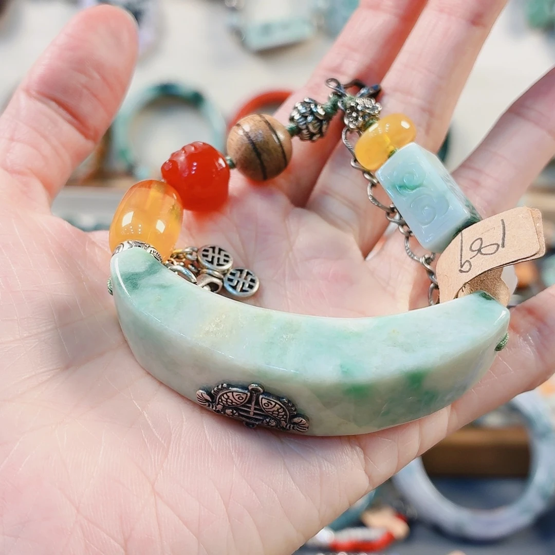 G***i翡翠未镶嵌手链手串