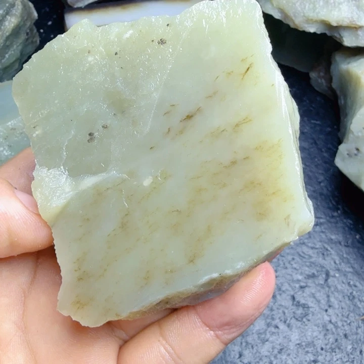 和田玉（糖玉）未镶嵌珠宝奇石