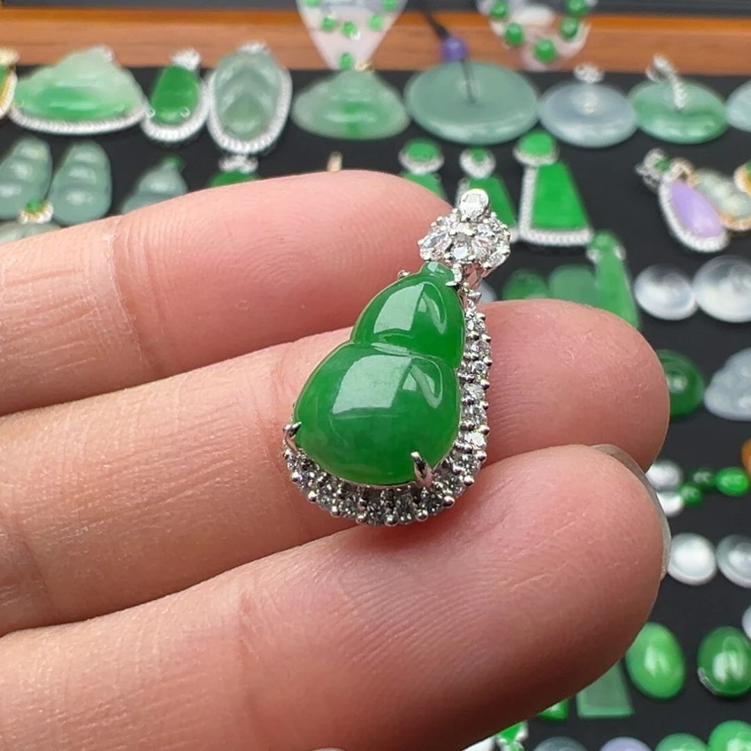 翡翠颈饰18K金镶嵌葫芦22