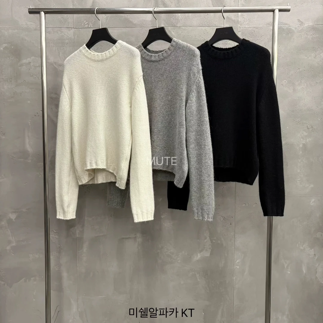 纯色圆领小设计长袖针织衫