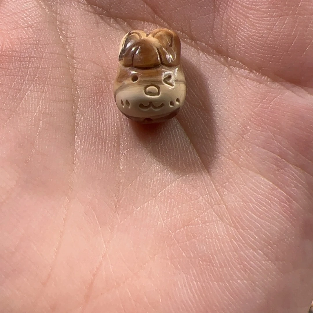 琥珀未镶嵌珠宝奇石咖沁瓷白兔头