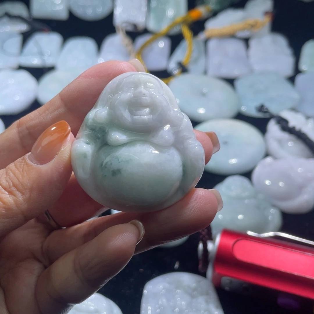 翡翠未镶嵌颈饰佛公，包容