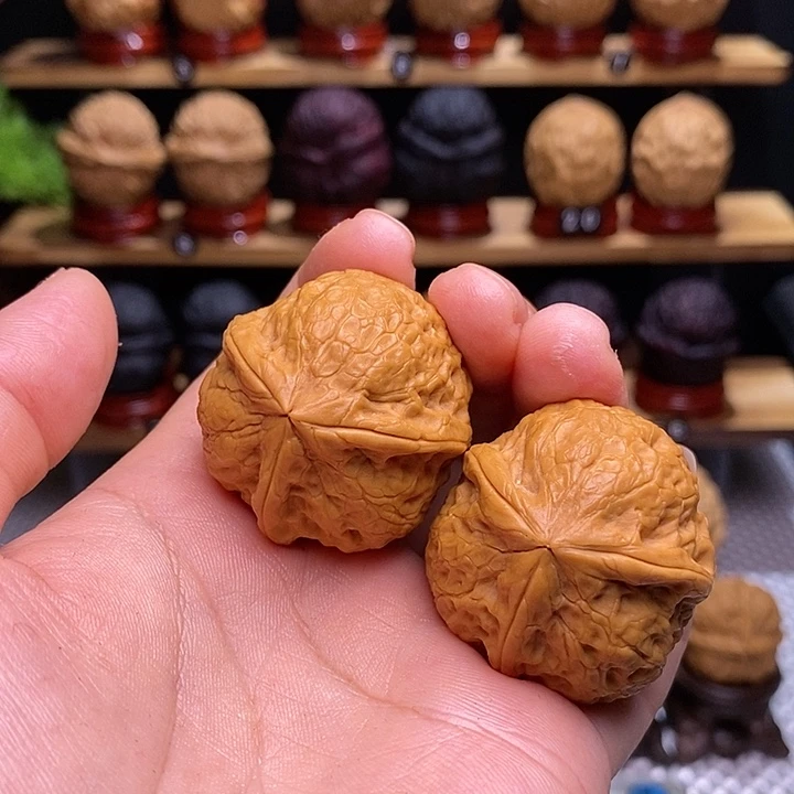 文玩核桃把件寿桃三棱19