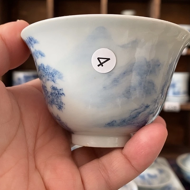 白**火釉下青花瓷器微瑕盖碗