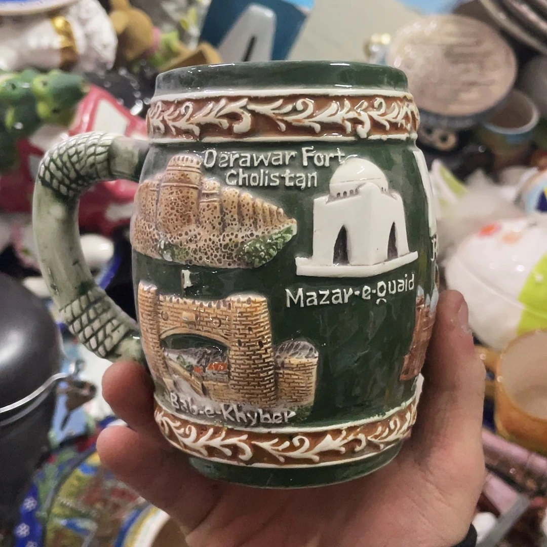 摆件  磕碰。 封釉。
