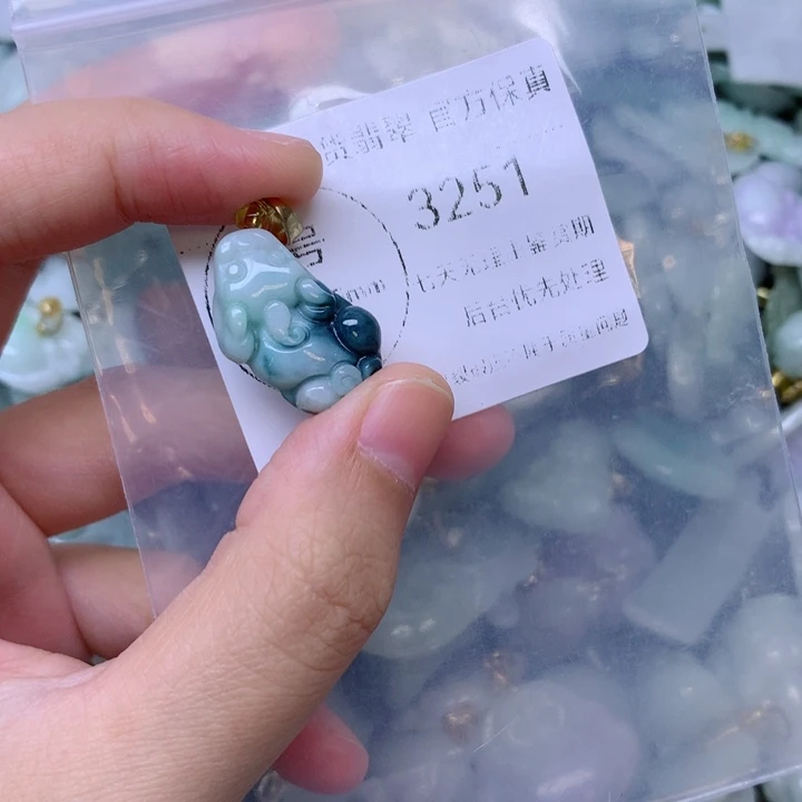 吊坠(不含链)未镶嵌翡翠